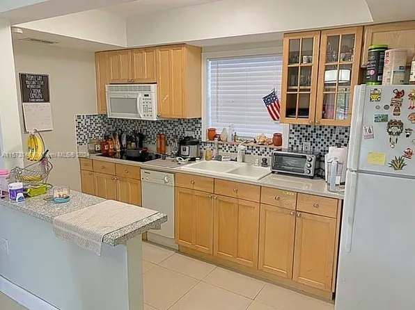 7580 SW 82nd St APT F217, Miami, FL 33143