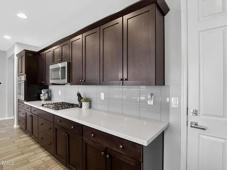 2419 W Gloria Ln — Photo 10