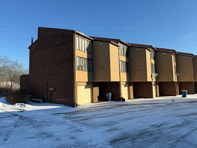 1 bed, 1.5 bath, 998 sqft, $1,250 — Photo 2
