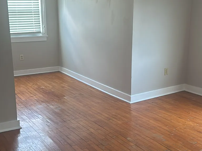 2403 Bowling Green Rd — Photo 2