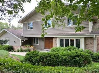 W318N1075 Huckleberry Way, Delafield, WI 53018