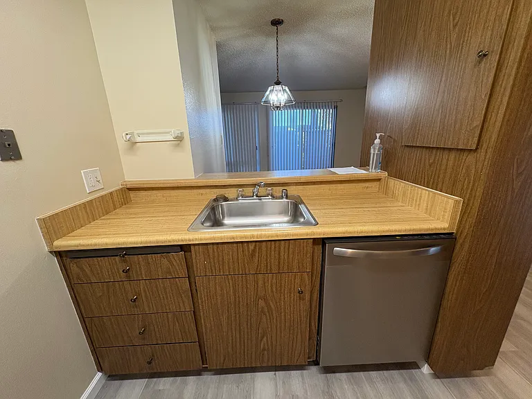 105 Piccadilly Pl #C — Photo 11