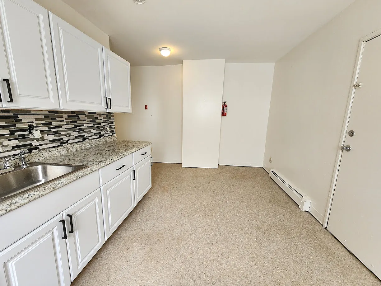 3 bed, 1250 sqft, $1,895 — Photo 1