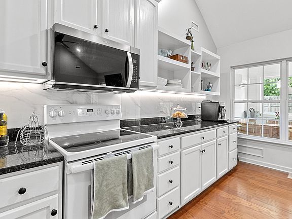 5th image of 1117 Langdoc St
