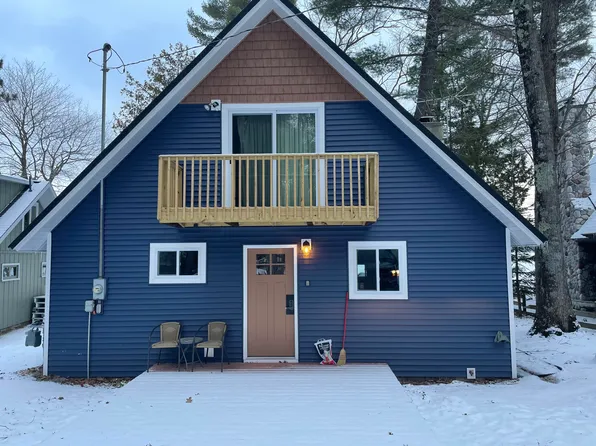 505 Grandview Beach Dr, Indian River, MI 49749