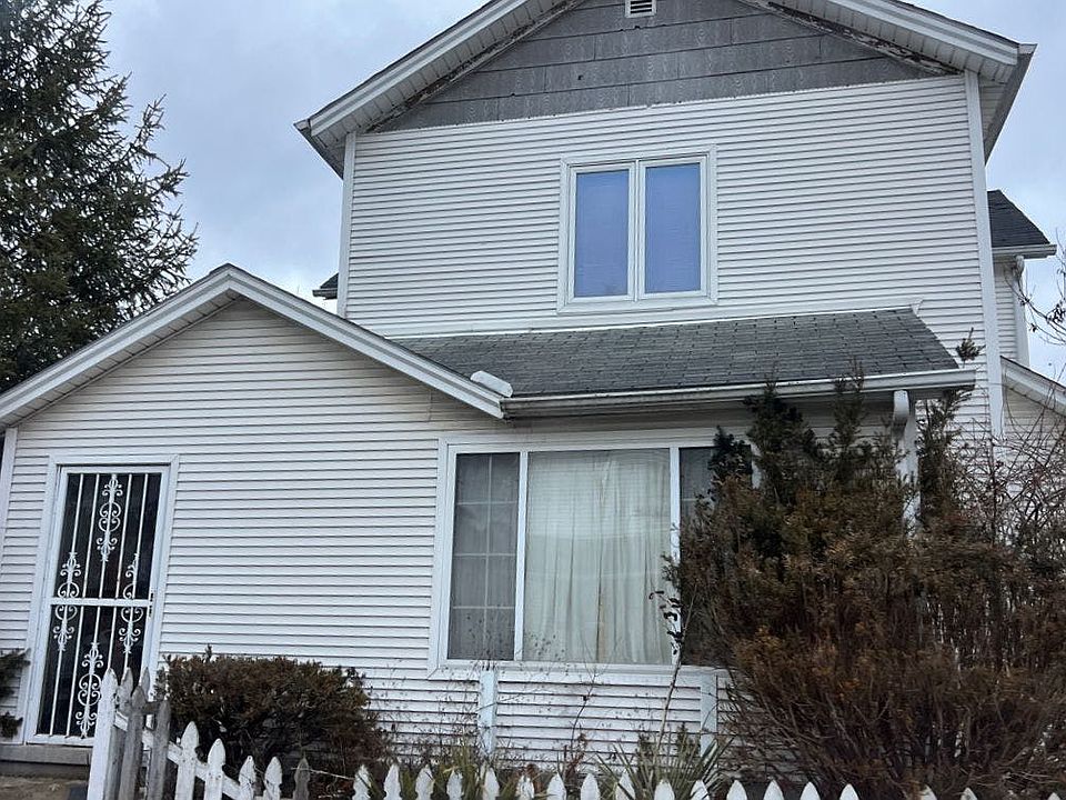 1st image of 723 E Sycamore St