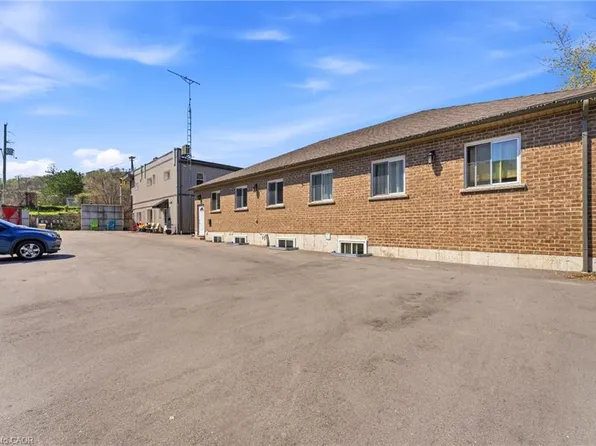 1745 King St E, Hamilton, ON L8K 1V6