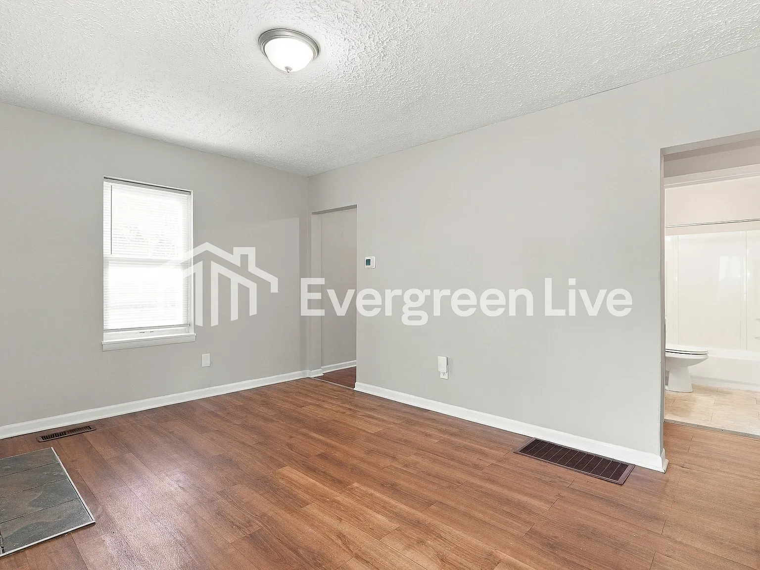 3 bed, 1.0 bath, 1092 sqft, $1,345 — Photo 4