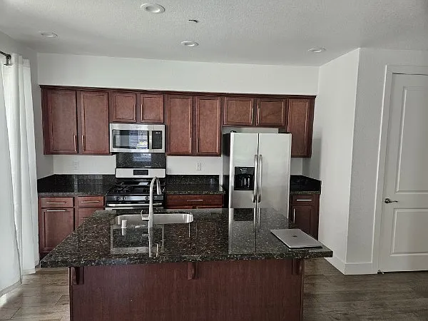1660 Spring St — Photo 12