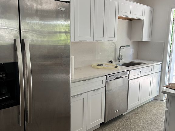3rd image of 201 E Grant St #201