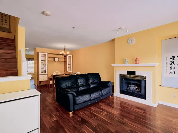 6588 Southoaks Cres #117, Burnaby, BC V5E 4K1