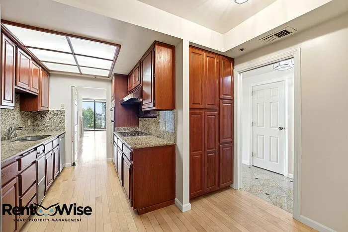 555 Laurel Ave #303 — Photo 15