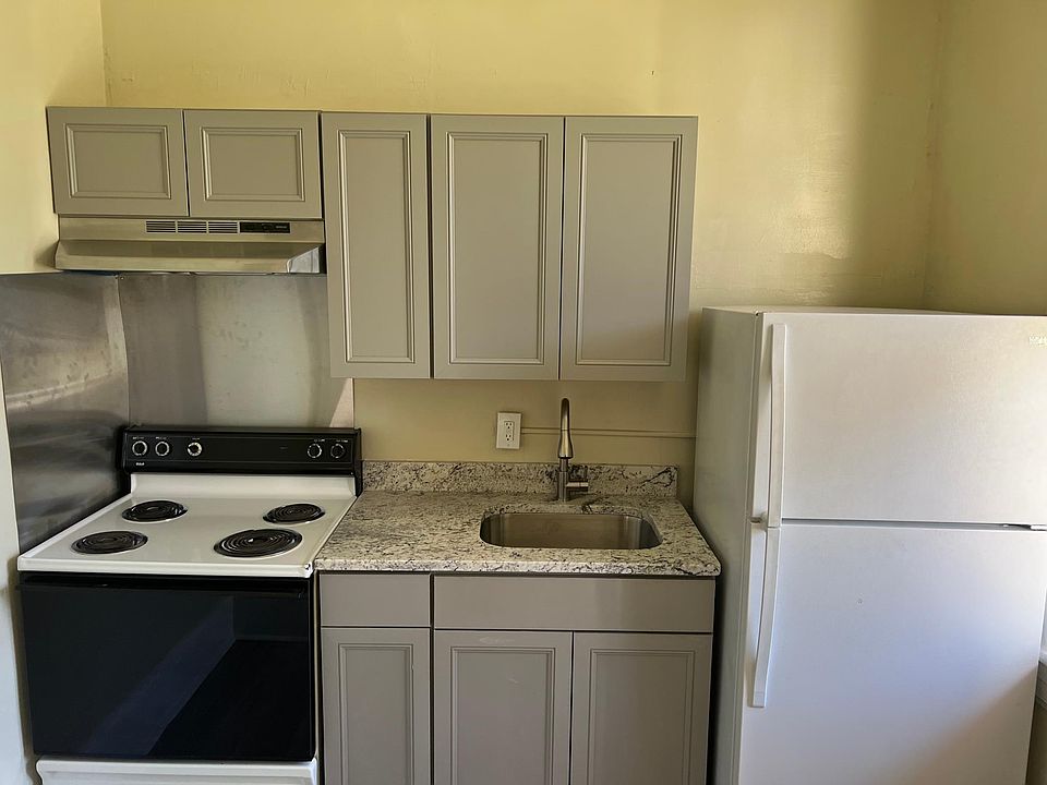 1st image of 114 Highland Ave SW #A