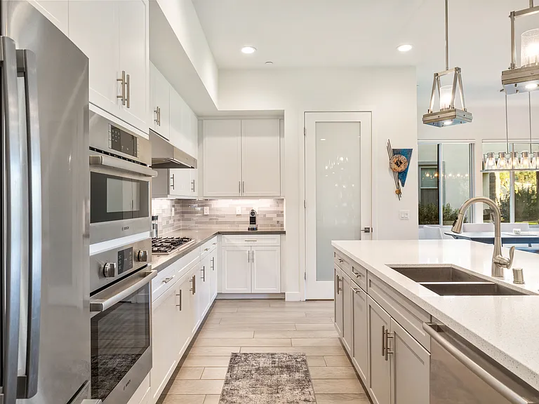 1701 Retreat Cir — Photo 13