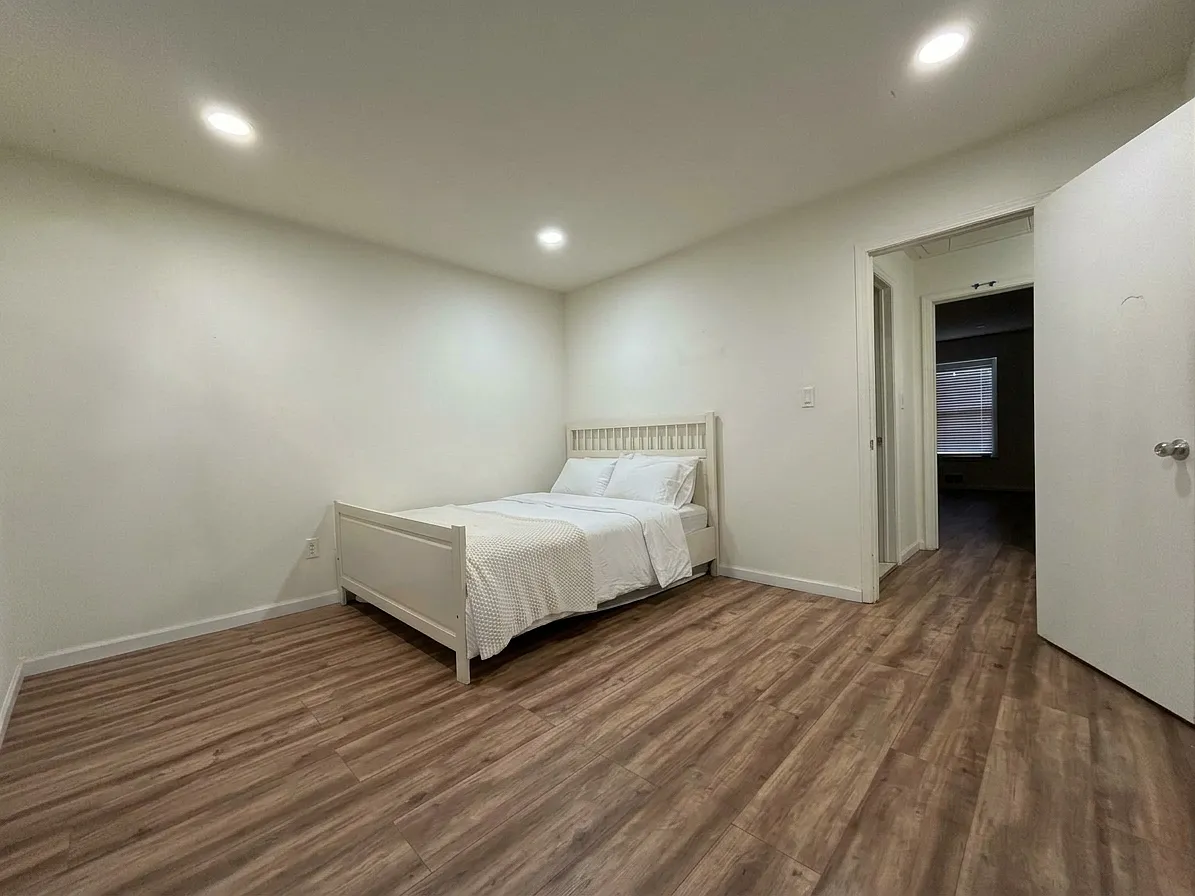 2 bed, 1.5 bath, 1056 sqft, $2,800 — Photo 4