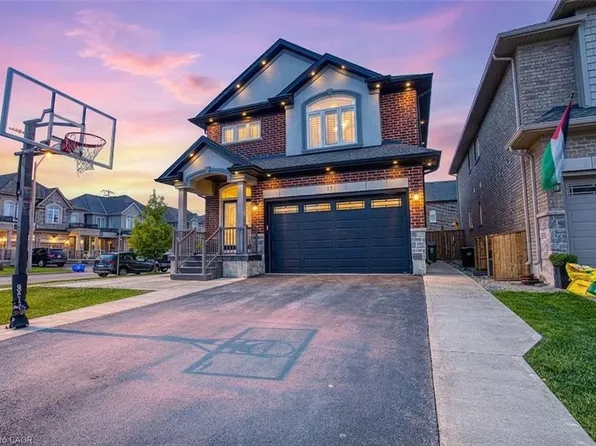 17 Narbonne Cres, Hamilton, ON L8J 0J7