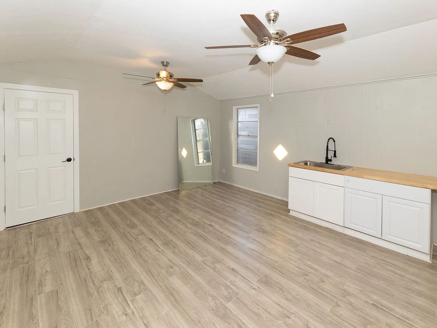 2 bed, 1.0 bath, 900 sqft, $750 — Photo 2