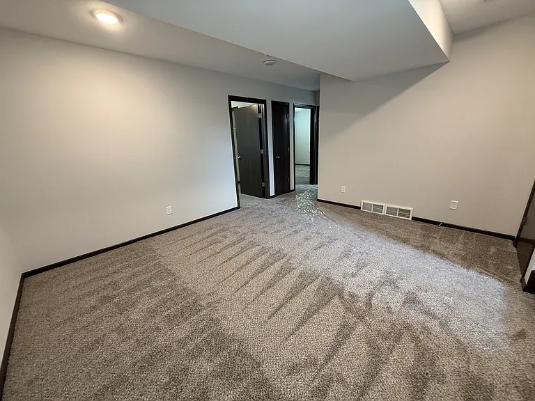924 Waters Edge Ct — Photo 11