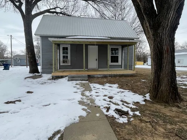 801 N State St #804, Caney, KS 67333