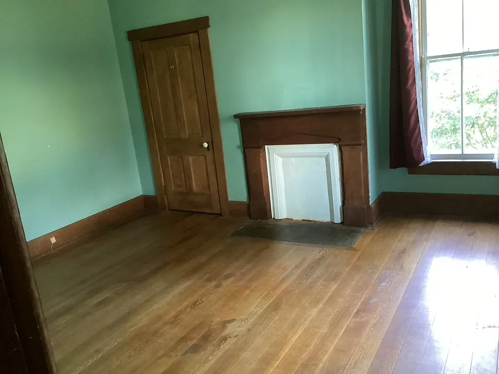 3 bed, 2000 sqft, $1,900 — Photo 3