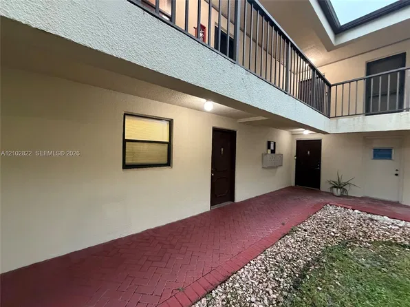 2300 S Cypress Bend Dr APT 102, Pompano Beach, FL 33069