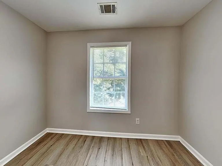 Maple Place Apartments — Photo 5