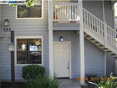 1st image of 207 Shoreline Ct