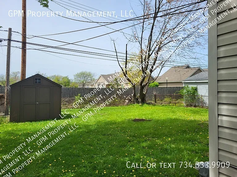 2036 Alberta St — Photo 2