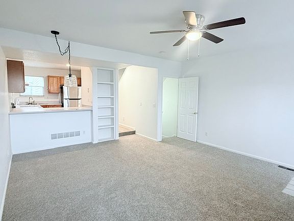 4th image of 2905 Neil Dr APT 14