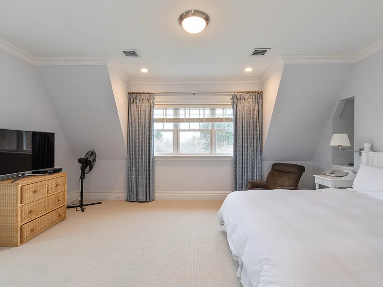 704 Ocean Rd — Photo 17