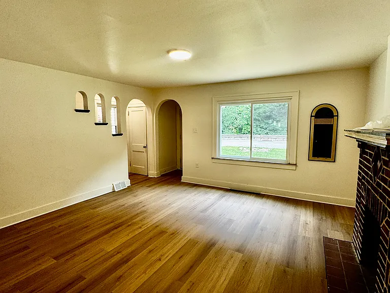 2632 Library Rd — Photo 10