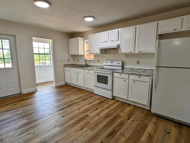 217 Sun Valley Dr — Photo 1