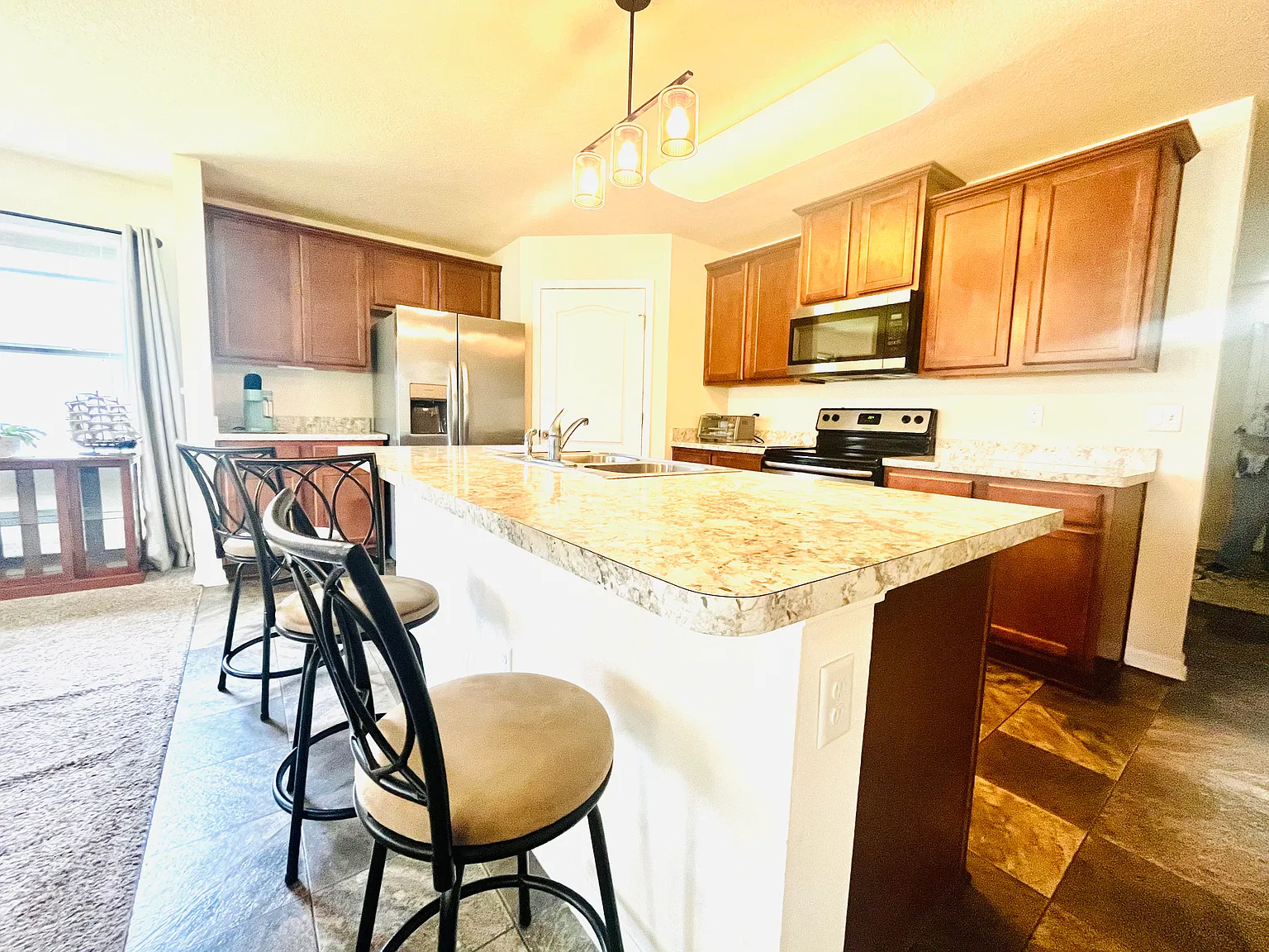 3 bed, 1544 sqft, $2,000 — Photo 3