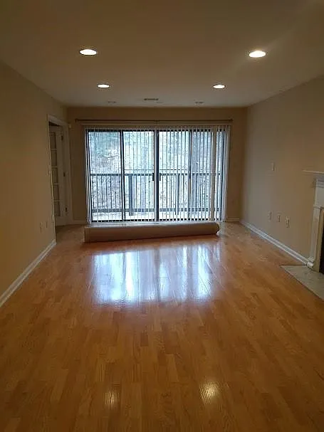 2 bed, 2.0 bath, 1249 sqft, $1,795 — Photo 3
