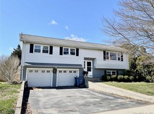 171 Capstan Ave, Groton, CT 06355