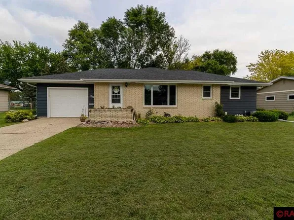 375 N Park Ave, Le Center, MN 56057