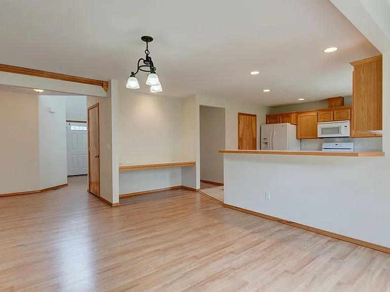 1730 NW Almond Loop — Photo 5