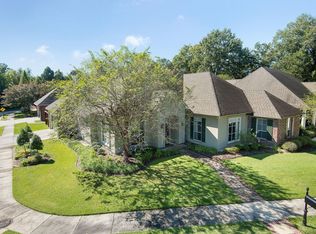 1945 Camellia Trace Dr, Baton Rouge, LA 70808