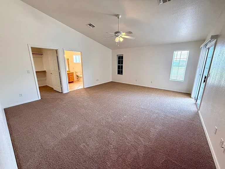 660 Country Club Dr — Photo 28