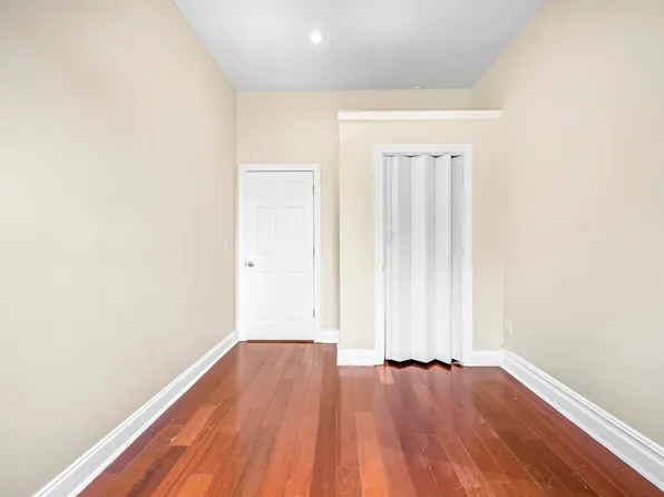 240 Clendenny Avenue image 23 of 40