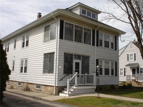 705 Mendon Rd, Woonsocket, RI 02895