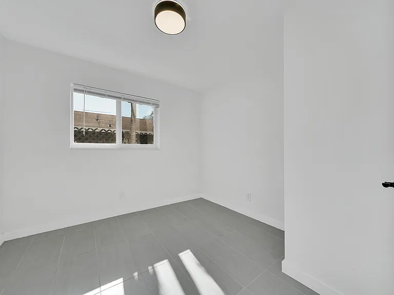 1108 NE 16th St — Photo 14