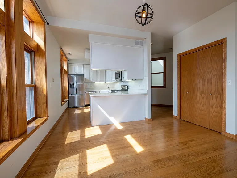 1166 W Grand Ave #3 — Photo 17