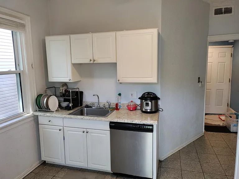 339 Spahr St #2 — Photo 3