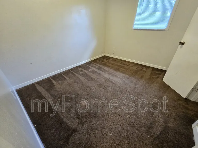 916 Twinbrook Ave — Photo 9