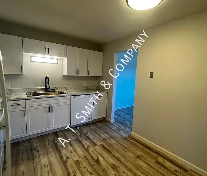 221 S Balsam St #202 — Photo 6
