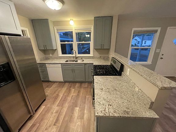 2nd image of 1411 Lake St NE