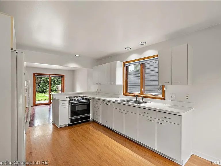 2635 Dorchester Rd — Photo 8
