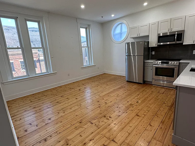 4 Elliot St #11 — Photo 3