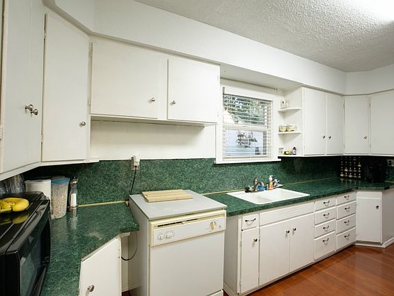 4th image of 1627 W Stewart
